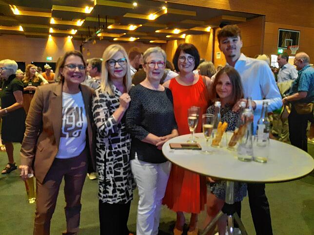 Bild 8: OB-Wahl: Das sind die Bilder der Wahlparty in der Stadthalle