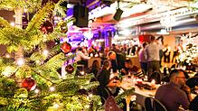Weihnachtsfeier im Betrieb: Bis zu 110 Euro pro Person und Feier kann man auf den Putz hauen, bevor der Fiskus zuschlägt. Danach endet ...