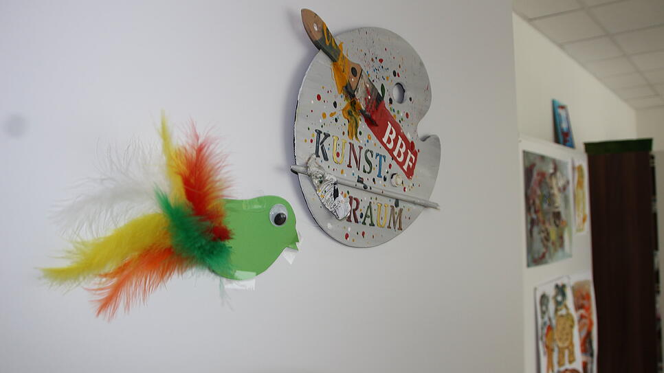 Hereinspaziert: Dieses Schild weist auf den Kunstraum hin, den es im Oberteuringer BBF "Haus am Teuringer" gibt.