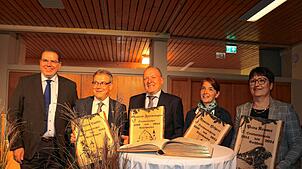 Bei der Feier zur Verabschiedung der Ortsvorsteher (von links): Löffingens Bürgermeister Tobias Link, Martin Lauble (Reiselfingen), ...