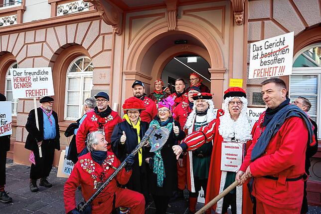 Bild 13: Das Narrengericht in Tiengen kennt keine Gnade! Das sind die Bilder