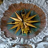 Schon gesehen? Vor dem Altarraum in St. Jakobus befindet sich an der Decke eine Uhr, die mit ihrer großen Kollegin am Kirchturm ...