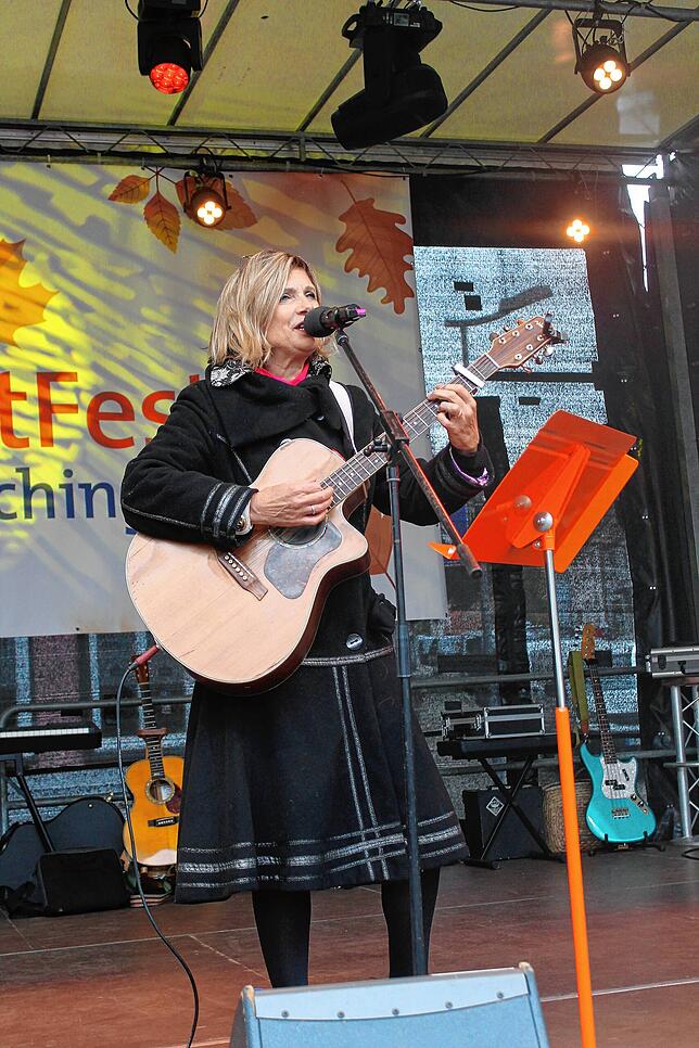Bild 3: So kunterbunt und klangvoll ist das 50. Herbstfest