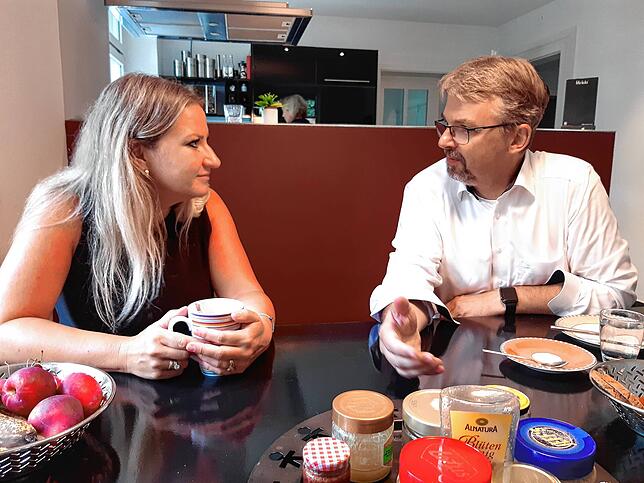 OB-Kandidat Martin Gruner im Gespräch mit SÜDKURIER-Redakteurin Susann Duygu-D‘Souza