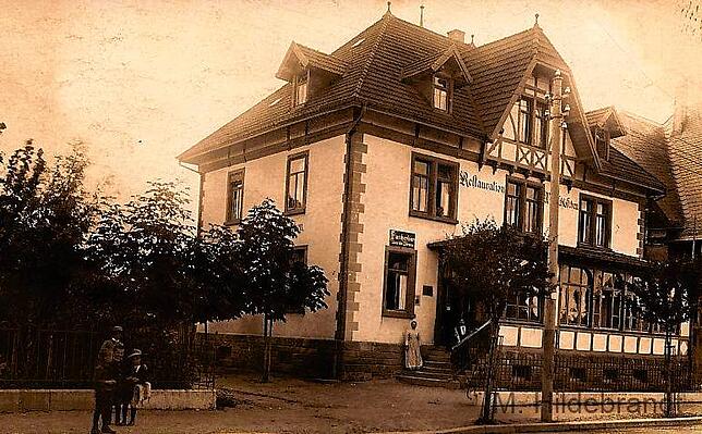 Der Anbau ist typisch für das Waldschlößle in der Villinger Waldstraße.