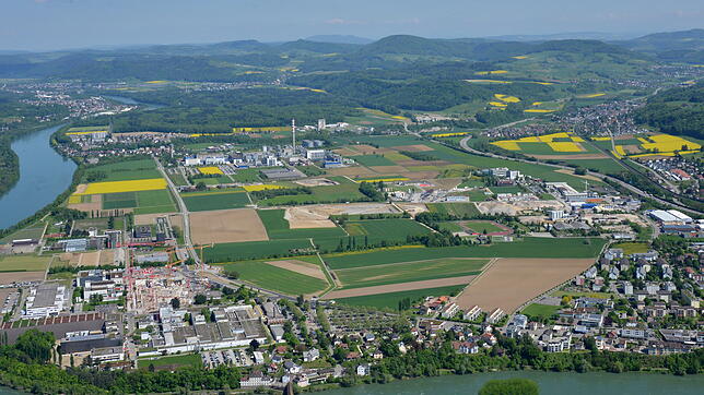 Das Sissler Feld, in dem bereits Gewerbebetriebe und Chemiekonzerne siedeln, ist mit 200 Hektar freier Fläche Landreserve von ...