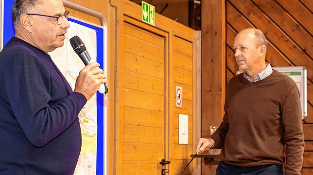Stefan Bernauer (links) und Bürgermeister Christian Behringer erläuterten den baulichen Fortschritt des Glasfasernetzes in Grafenhausen.