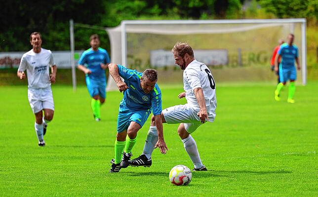 Bild 25: Ü40-Männer des FC Radolfzell stehen nach 6:0 gegen Pfaffenweiler/Ehrenkirchen im Verbandspokalfinale