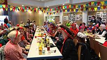 Die Stimmung in der Stadthalle bei der ersten Seniorenfasnacht war von Anfang bis Schluss bestens. Bild: Gerd Leutenecker