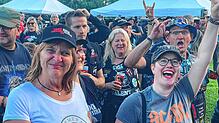 Die Fans finden‘s super – auch die einheimischen. Heavy Metal zieht die Massen an, nicht nur zu großen Festivals wie Wacken oder ...