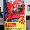 An Litfaßsäulen (Bild) und auf Werbeplakaten ist die Bräunlinger Urhexe derzeit zu sehen.