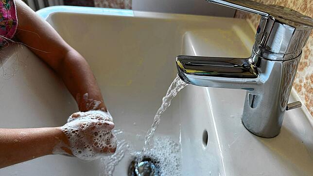 Häufiges Händewaschen in Kitas führt bei einigen Kindern zu Hautirritationen.