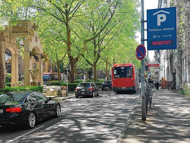 Das Parkhaus Altstadt an der Laube war schon am Vormittag bis auf den letzten Platz belegt. Auch die Parkhäuser Marktstätte und ...