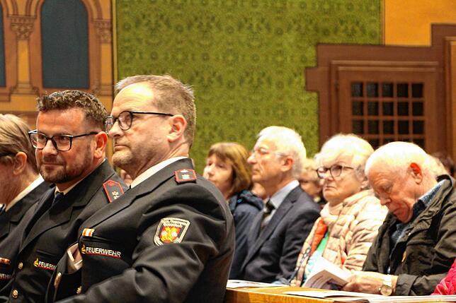 Bild 12: Floriansmesse mit den Feuerwehrabteilungen des Landkreises