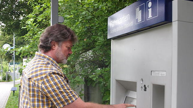 Der Wahlwieser Ortsvorsteher Udo Pelkner probiert Anfang Juni, den günstigen Stadttarif auszuwählen – erfolglos. Die Umstellung der ...