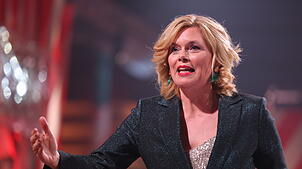 Die diesjährige Beklagte Julia Klöckner teilt in der Narrengerichtsverhandlung heftig aber humorvoll aus. Nicht nur gegen das ...