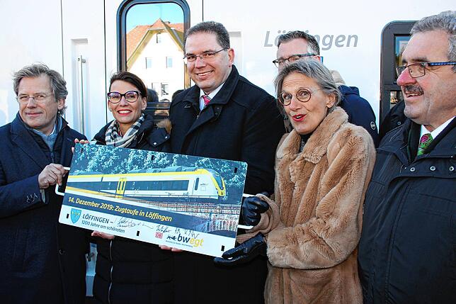 Gemeinsam wurde 2019 der neuen elektrischen Triebwagen der Breisgau S-Bahn auf den Namen der Stadt Löffingen getauft, von links David ...
