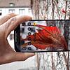 Nicht nur im Urlaub immer als Kamera dabei: Das Smartphone ersetzt heute vielfach einen echten Fotoapparat und kann bei der richtigen ...