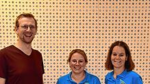 Die Musikvereinsvorsitzende Esther Roth (Mitte) und die zweite Vorsitzende Moni Stern stellten den neuen Dirigenten des MVF, Justus ...