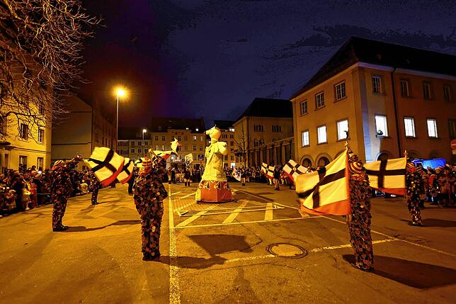 Bild 14: Fasnacht 2025 in Konstanz: So erlebt der Stephansplatz das flammende Spektakel