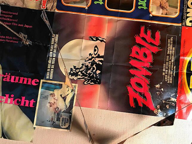 Wenn der Zombie auf „Träume im Zwielicht trifft“: Das Wali-Kino beherbergt zahllose alte Kinoplakate.