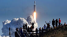 Im Februar&nbsp;2018 hebt die Großrakete &bdquo;Falcon Heavy&ldquo; des privaten US-Raumfahrtunternehmens SpaceX unter dem Jubel von ...