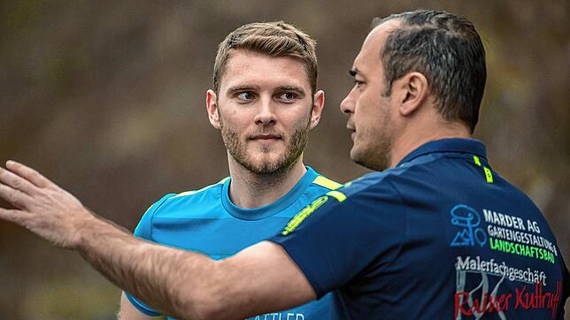Zukunft gesichert: Trainer Daniel Pietzke (rechts, mit Fabian Malzner) hat dem SV Buch für eine dritte Saison zugesagt.