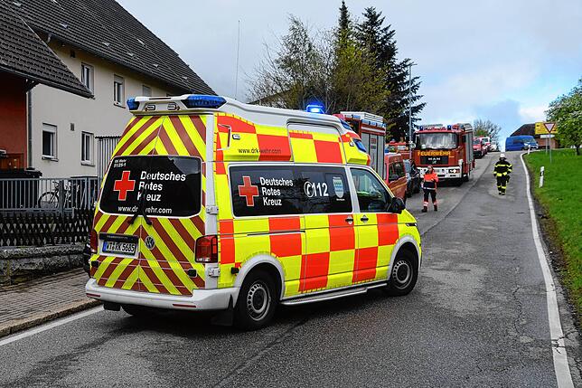 Bild 14: Feuer im Mehrfamilienhaus: Bilder vom Großeinsatz