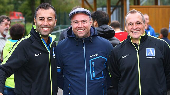 Abschied im Sommer: Cheftrainer Erkan Aktas (links) und seine Assistenten David Gartner und Sven Goronzi (rechts) stehen dem FV ...