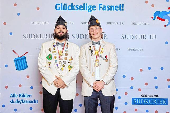 Bild 14: Gute Laune vor der SÜDKURIER-VIP-Wand bei der Fernsehfasnacht