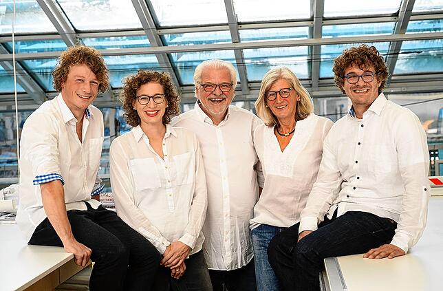 Die Kasper GmBH ist ein Familienbetrieb (von links): Moritz Kasper, die Unternehmensleiterin Annina Kasper, die Seniorchefs Otto und ...
