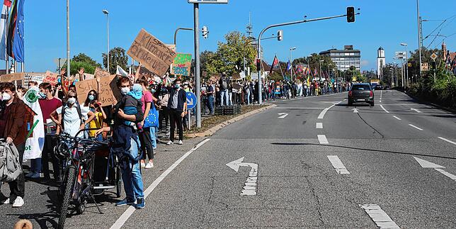 Bild 4: Fridays for Future setzten in Konstanz ein Zeichen: Rund 5000 Menschen schließen sich einem Protestzug durch die Innenstadt an