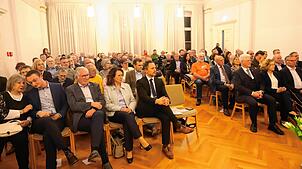 Rund 100 Gäste treffen sich am Freitagabend zum Neujahrsempfang des CDU-Kreisverbands Sigmaringen in der Alten Schule in Sigmaringen. ...