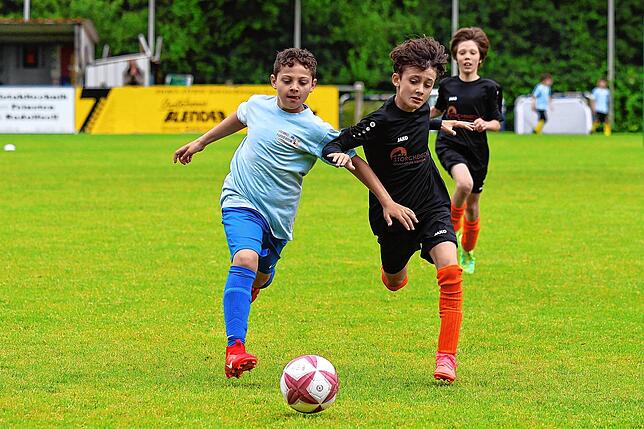 Bild 33: Beim großen Fußballturnier der Radolfzeller Grundschüler zeigen die Nachwuchskicker ihr Talent
