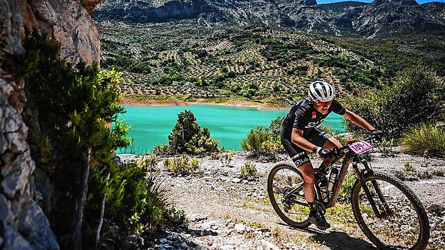 Ab in den Süden: Janine Schneider aus Lottstetten startete erfolgreich beim Mountainbike-Marathon über sechs Etappen in Andalusien/Spanien.