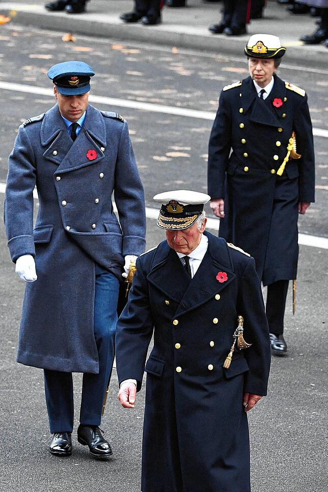 Prinz William (von links), Prinz Charles und Prinzessin Anne am Remembrance Sunday in London.