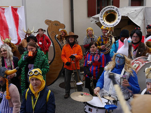 Bild 17: Bilder vom Schmotzigen in Hilzingen: Fasnacht 2025 mit buntem Treiben!