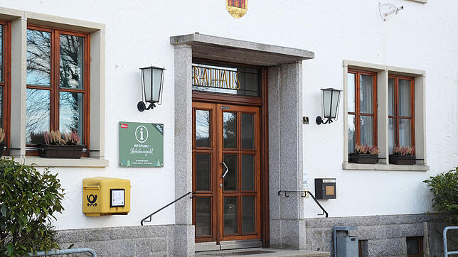 Wer zieht als neuer Bürgermeister ins Rathaus Häusern ein? Die Wahl soll im Oktober stattfinden. Foto: Steffen Schmidt