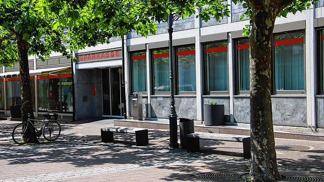 Die Sparkassen-Filiale am Marktplatz soll zu Gunsten eines Neubaus in der Höristraße schließen. Der Standort sei ohnehin nicht so stark ...