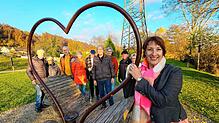Eine paar zufriedene Bürger spazierten mit Bürgermeisterin Christine Trautwein-Domschat am Rhein entlang. Gemeinsam reifte die ...