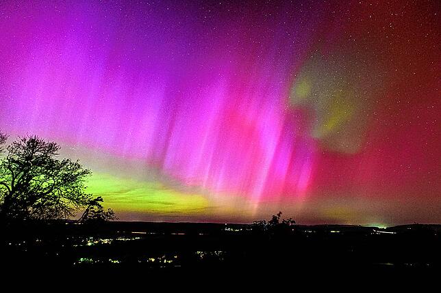 Bild 9: Polarlichter malen den Himmel über dem Hegau bunt: Das sind die schönsten Bilder