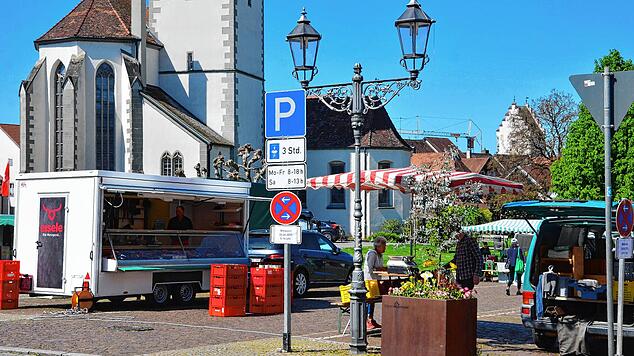 Aktuell findet der Wochenmarkt auf dem Marktplatz statt. Nach dem Ende der Bauarbeiten in der Marktstraße soll er wieder dorthin ...