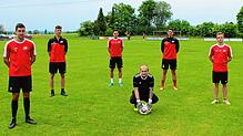 Sie sind neu beim FV Walbertsweiler-Rengetsweiler oder wieder mit dabei: (von links) Nico Renner, Franz Ehrenmann, Samuel Fischer, Eike ...