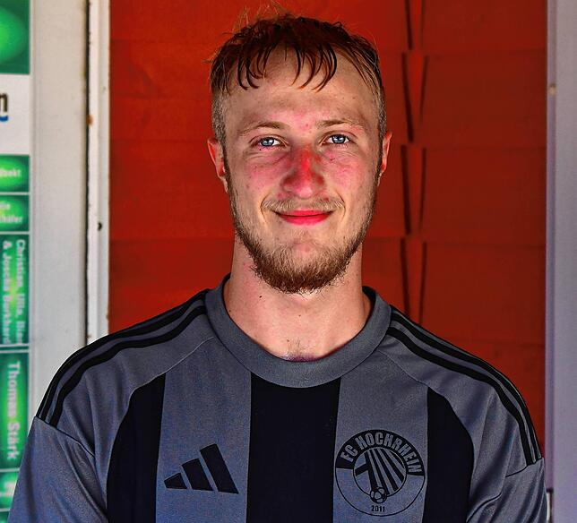 Janne Hass (20) lebt im Hohentengener Ortsteil Lienheim. Beim FC Hochrhein begann er mit Fußball, spielte in allen Nachwuchs-Teams. Im ...