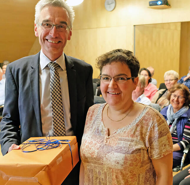 Bürgermeister Jürgen Stukle dankte Simone Sauter für das langjährige Engagement als stellvertretende Vorsitzende.