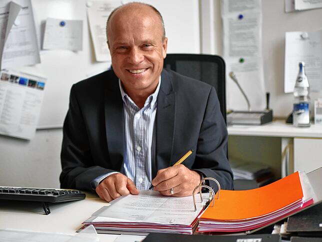 Schulleiter Norbert Schaible ist froh, dass seine Schule wieder zum Regelbetrieb zurückkehrt ist.