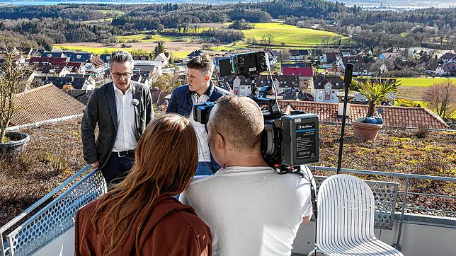 Dreharbeiten in Radolfzell: Dieses Mal will das Fernsehen mehr über den Alltag von Makler Bernd Wackershauser wissen &ndash; und über ...