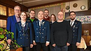 Die Sportschützen Tennenbronn wählen in der Hauptversammlung den Vorstand in Teilbereichen neu. Im Bild sind zu sehen: (von links) ...