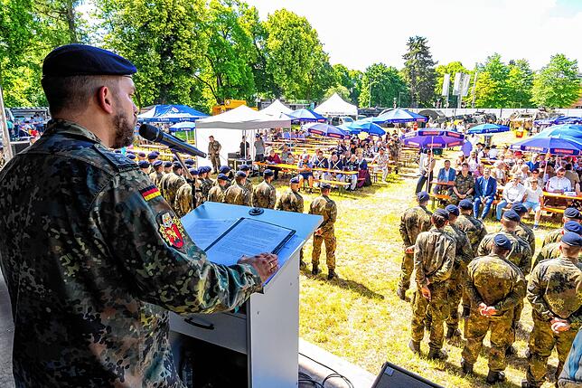 Bild 8: Die schönsten Impressionen von der Jubilumsparade der Pioniere durch die Innenstadt