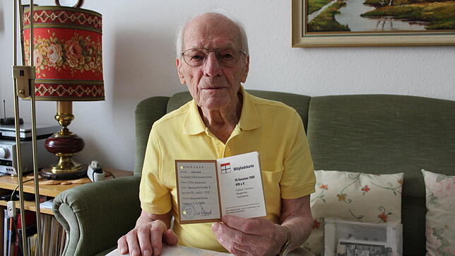 Am 1. Juli 1938 ist Andreas Frank dem FC Konstanz beigetreten. Mittlerweile blickt der 96-Jährige auf 80 Jahre Mitgliedschaft zurück. ...